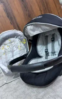 کریر و آغوشی در حد نو