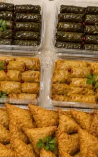 دلمه برگ مو و سمبوسه خانگی
