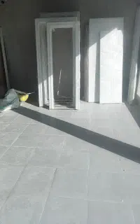 شش درب .شش چهار چوبه . شش دستگیره درب