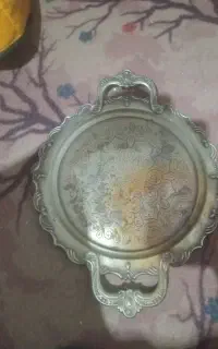 سنی و یه زرین جفت ظروف مس  هستن