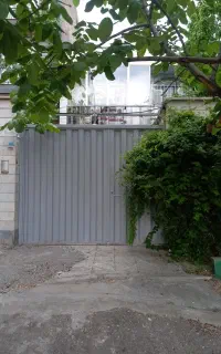 منزل دربستی / با حیاط مستقل و سرسبز