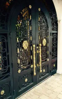 رنگکاری درب و پنجره و ساختمان