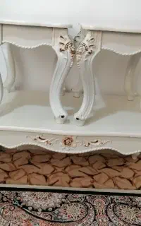 عسلی و جلو مبلی