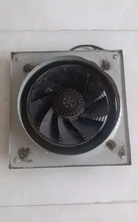 یک عدد فن صنعتی
