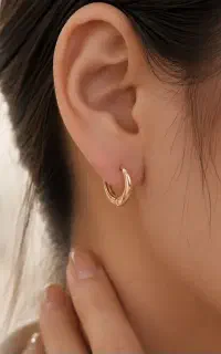 گوشواره و گردنبند های رنگ ثابت