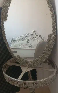 آینه و شمعدان و تابلو