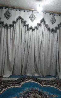 پرده تمیز  برا فروش  ویک عدد گونی نان خشک
