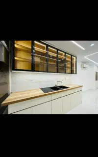 فروشنده و منشی اراسته