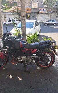 باجاج پالس ۲۲۰ سی سی