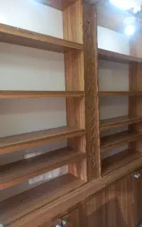 کتابخانه و قفسه وسایل