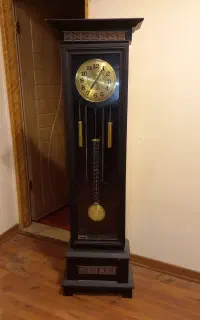 یک عدد ساعت ایستاده