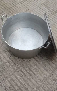 دیگ بزرگ الومینومی وسبزی خرد کن