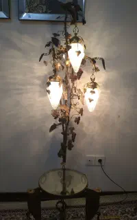 آباژور ایستاده