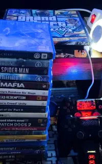 Ps4 یه ترابایت با دوتا دسته بازی و لوازم کنسول