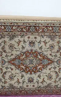 پشتی کرمی