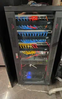 پشتیبانی شبکه ،نگهداری سرور وتجهیزات و رفع مشکلات