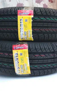 یک جفت لاستیک کویر نو