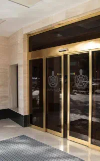 درب اتوماتیک شیشه‌ای بانصب رایگان وگارانتی دو ساله
