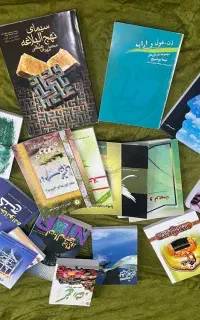 چندین جلد کتاب مذهبی و متفرقه