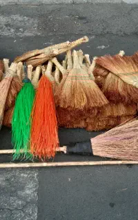 فروش انواع جارو رشتی، شهرداری و جاروهای نظافتی