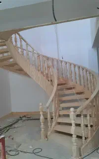 پله چوبی،نرده چوبی،پله گرد چوبی،کلبه چوبی،سوناخشک