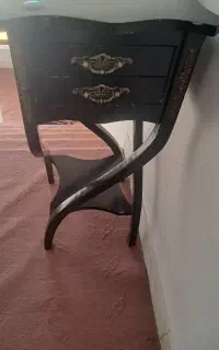 میز تلفن تمیز سالمه به علت عدم جا میفروشم