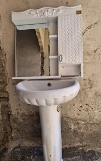 روشویی همراه با اینه