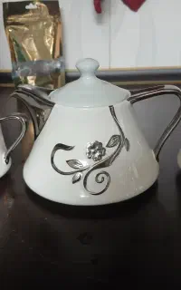 قوری و قندون و شکرپاش