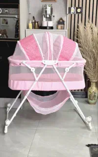 گهواره تخت کنار مادر