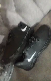 تعدادی کتونی یکجا