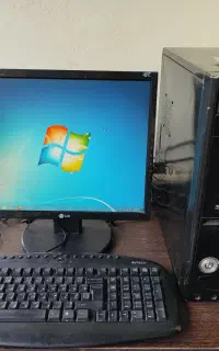 کامپیوتر ۲هسته ۵۷۰۰ رم ۴ ddr3 هارد ۱۶۰ گرافیک ۱