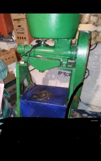 یک دستگاه صنعتی آبغوره گیری پر قدرت