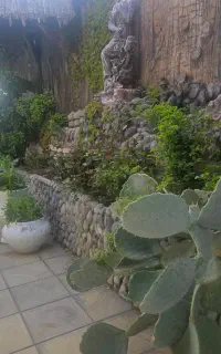 کارگر جهت کار در باغ