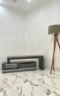 میز تی وی و آباژور طوسی در حد نو