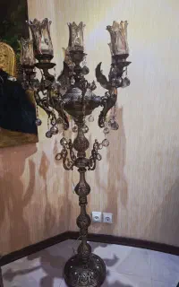 چراغ ایستاده برنز اصل و سنگین، بسیار نفیس و لوکس