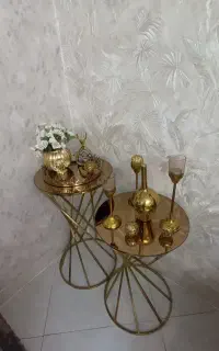 میز کنار سالنی