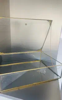 تابلو و جعبه شیشه ای و قلیان