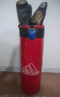 کیسه بوکس و دستکش درحد نو