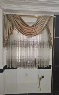 یک جفت پرده خامه دوزی شده همراه والان