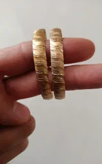 یک جفت النگو به قیمت تابلو