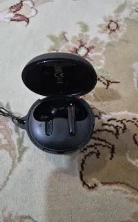 یک عدد از هندزفری گم شده
