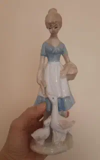 مجسمه خانم اروپایی قدیمی