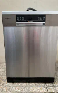 فروش فوری ماشین ظرفشویی سری 4بوش