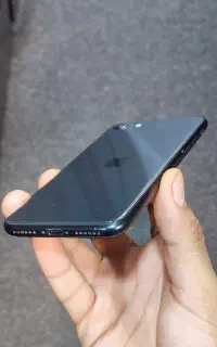 آیفون 2020 SE