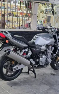 سی بی ۱۳۰۰ مدل ۲۰۰۶