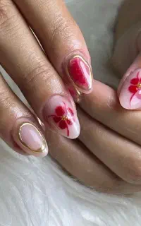 آموزش و کاشت ناخن