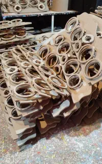 کارگر ساده جوان ایرانی و اتباع با حقوق بالا