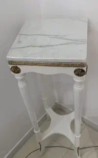 میز تلفن کنار سالنی