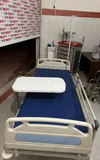 تخت بیمارستانی