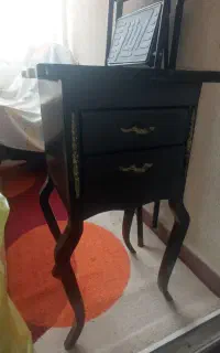 یک عدد میز تلفن